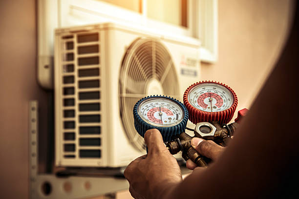 Professional Ac Installation technician working in Jekyll Island, GA